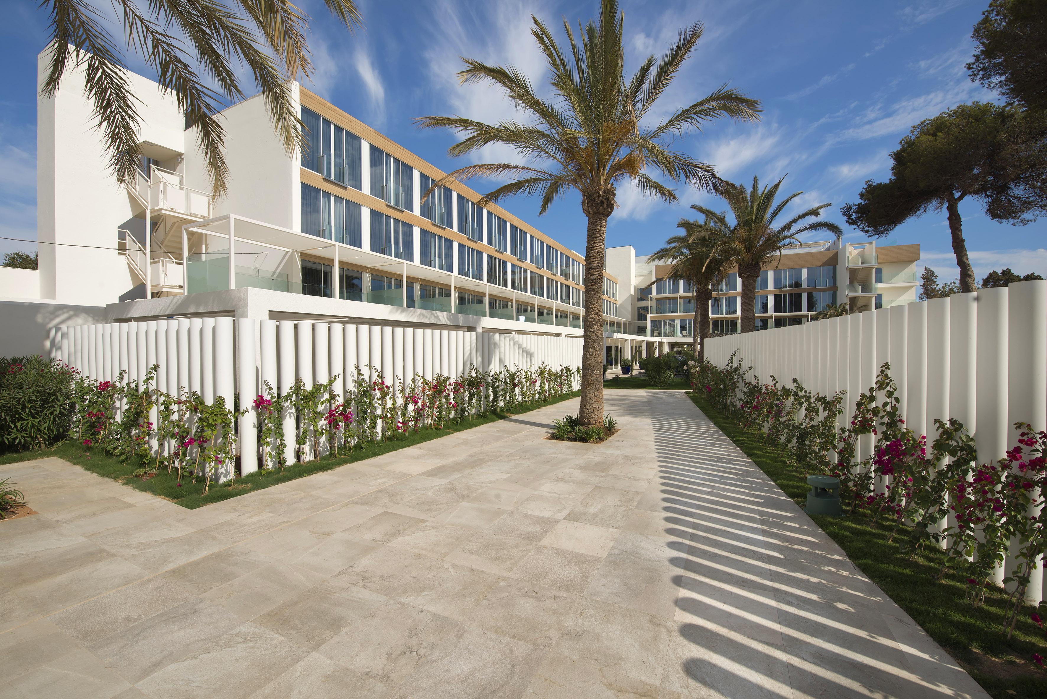 Me Ibiza - The Leading Hotels Of The World Santa Eularia des Riu Exterior photo