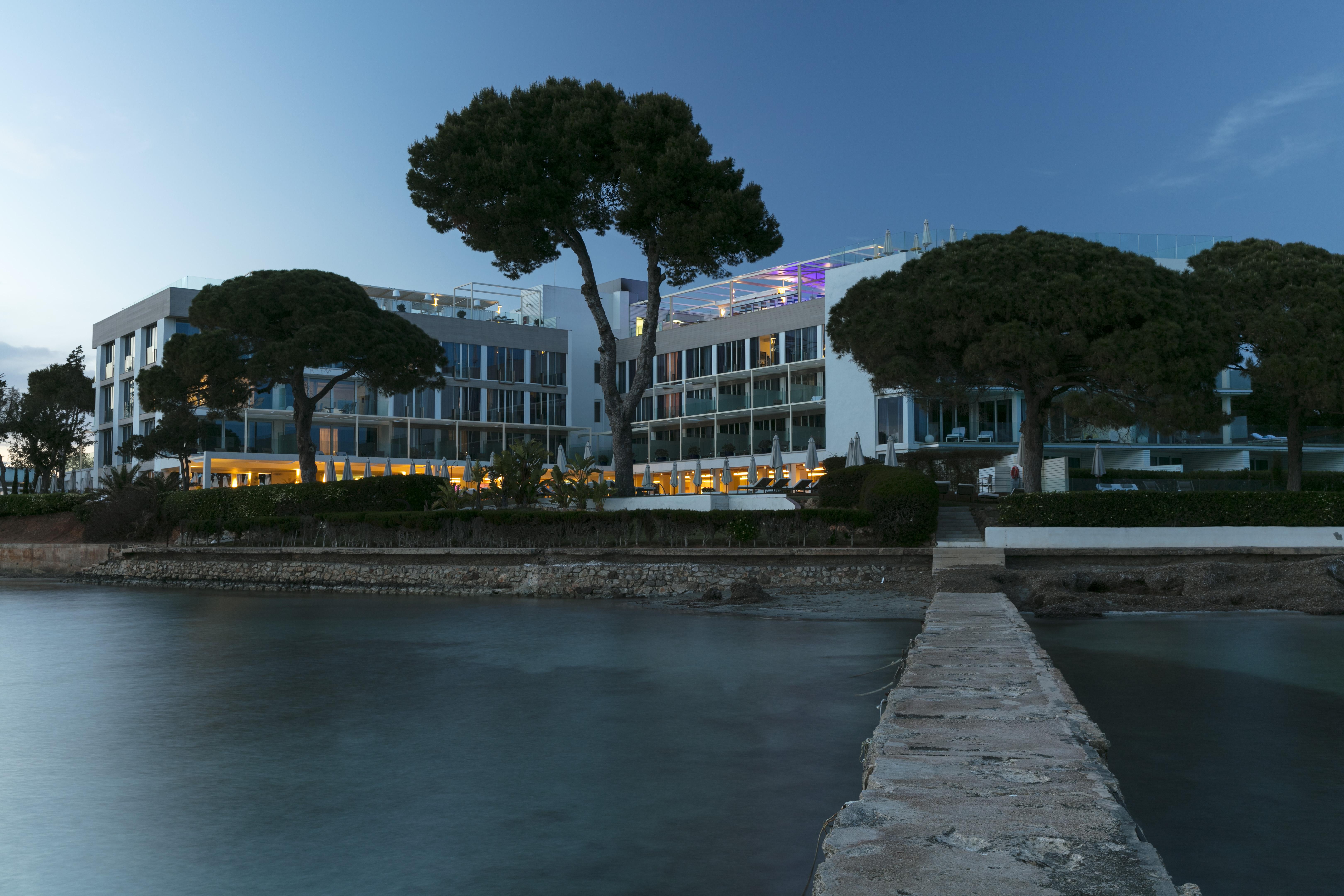 Me Ibiza - The Leading Hotels Of The World Santa Eularia des Riu Exterior photo