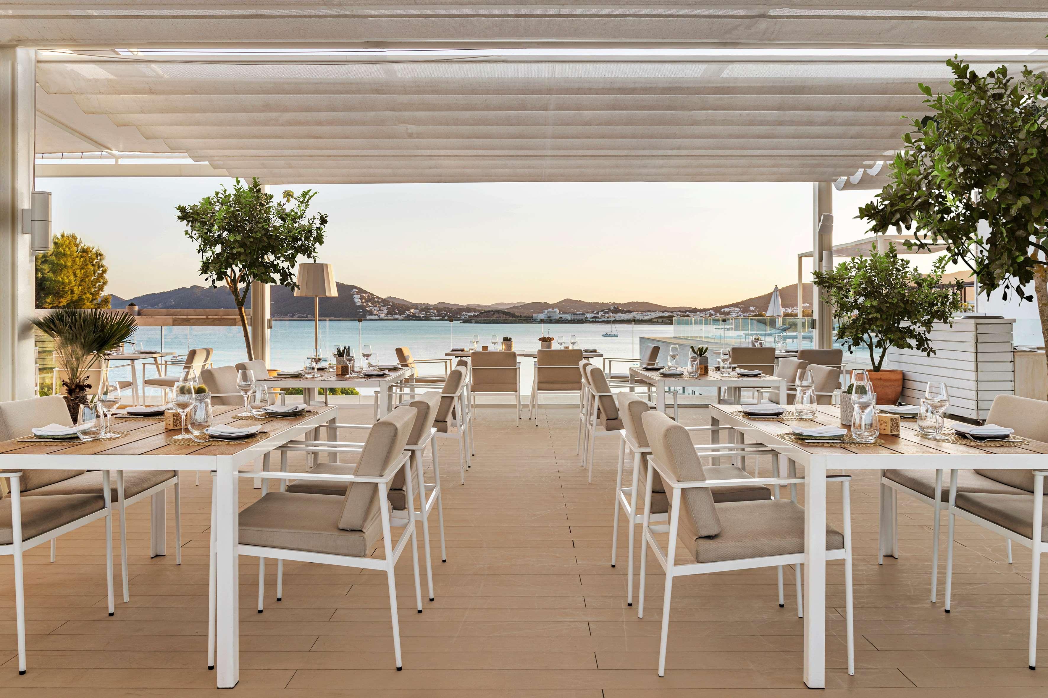 Me Ibiza - The Leading Hotels Of The World Santa Eularia des Riu Exterior photo